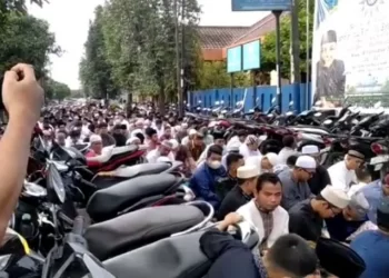 Salat Id Muhammadiyah Medan Johor Meluber ke Jalan, Dahnil Anzar Jadi Khatib