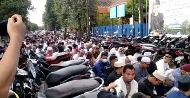 Salat Id Muhammadiyah Medan Johor Meluber ke Jalan, Dahnil Anzar Jadi Khatib