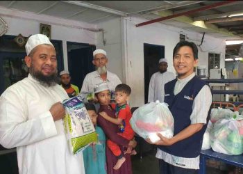 LazisMu PCIM Kuala Lumpur Serahkan 450 Paket Santunan Ramadan