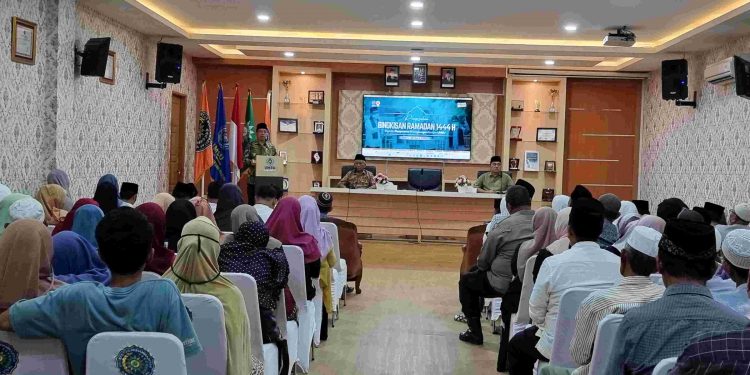 Alhamdulillah, Rektor UMSU Bagikan 300 Bingkisan Ramadan 1444 H