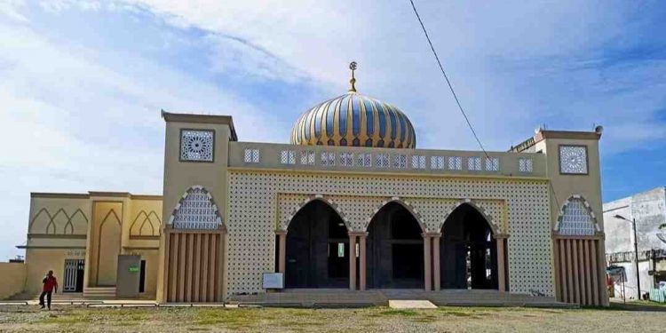 Ustadz H. Faisal Hasan Sufi Khatib Idul Fitri Di Masjid Taqwa Muhammadiyah Sigli