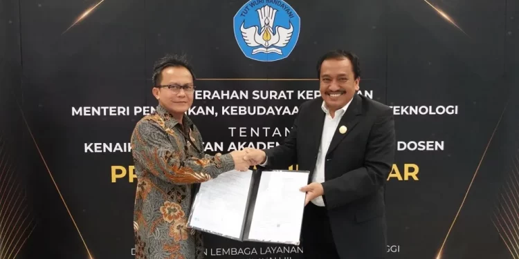 Selamat! Rektor UMJ Ma’mun Murod dan 2 Dekan Terima SK Guru Besar