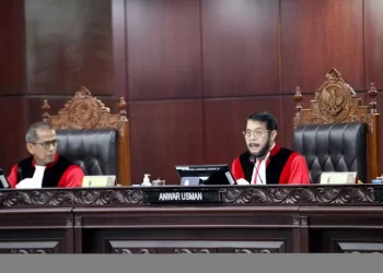 Saldi Isra Bingung, Putusan Hakim MK Berubah Setelah Anwar Usman Ikut Rapat