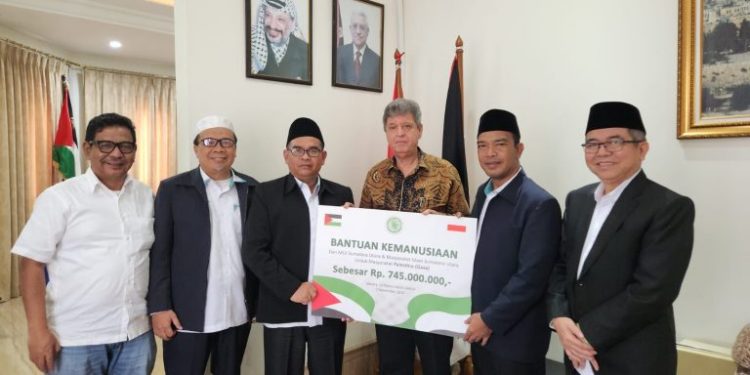Duta Besar Palestina Terharu Terima Bantuan Kemanusiaan dari MUI Sumatera Utara