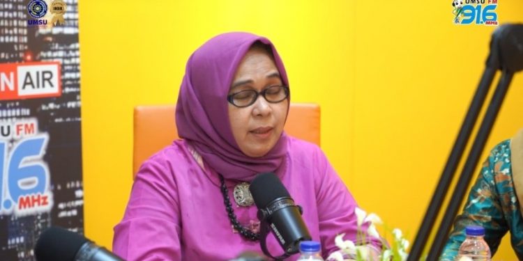 Direktur Lembaga Pemeriksaan Halal Berbincang di Radio UMSU FM