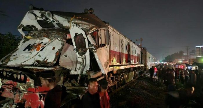 Kereta Api Putri Deli Tabrak Truk yang Terobos Palang Perlintasan