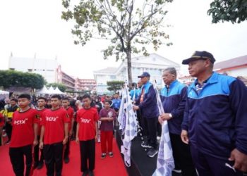 Ketua PP Muhammadiyah Lepas Ribuan Peserta Run & Walk Milad ke-68 UMSU