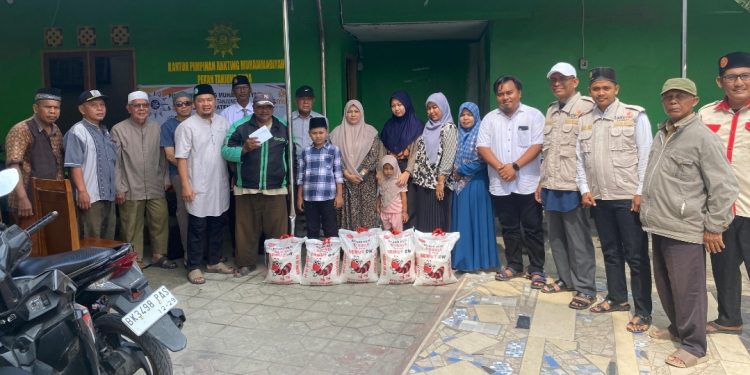 Sambut Ramadan, PR Muhammadiyah Pekan Tanjung Pura dan Lazismu Langkat Salurkan 150 Paket Sembako
