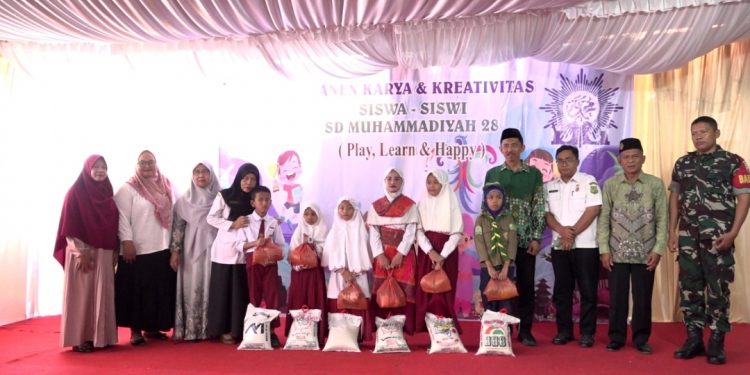 Kolaborasi LazisMu dan SDM-28, Salurkan 180 Paket Sembako