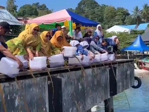 Perbaiki Kualitas Air Danau Toba, Aisyiyah Pematang Saintar Tabur Eco-Enzyme