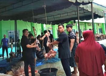 PRM Durian Potong Hewan Kurban,  7 Ekor Sapi dan 3 Ekor Kambing