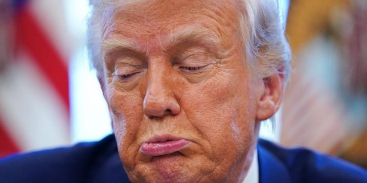 Larangan Perjalanan Trump Berlaku, Warga 12 Negara Dilarang Masuk AS!