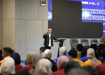 Bangkitkan Ekonomi  Generasi Muda dalam Studentpreneur Bootcamp 2025
