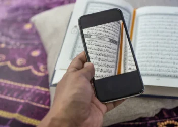 Apakah Boleh Berdoa di Media Sosial?