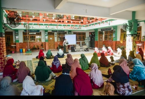Aisyiyah Ranting se Gondokusuman Yogyakarta Tingkatkan Keterampilan Pengurangan Plastik Sekali Pakai di Pasar Tradisional