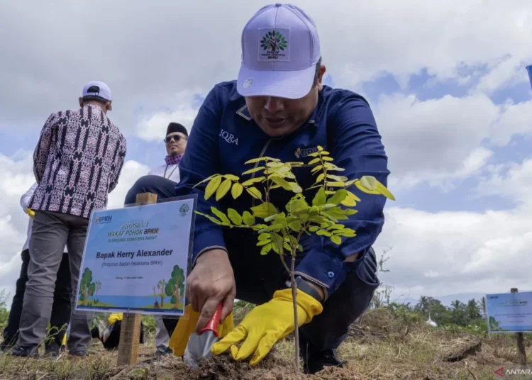 Gerakan Wakaf Pohon: Muhammadiyah dan BPKH Satukan Langkah untuk Bumi Berkelanjutan