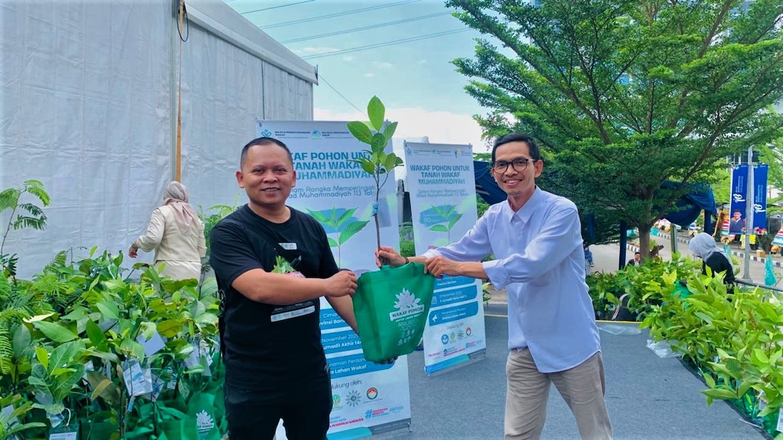 1.113 Bibit 7 Buah Unggulan Dibagikan untuk Pengunjung Perayaan Milad Muhammadiyah