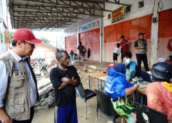 UMSU Serahkan Paket Bantuan Untuk Korban Banjir di Aceh Tamiang