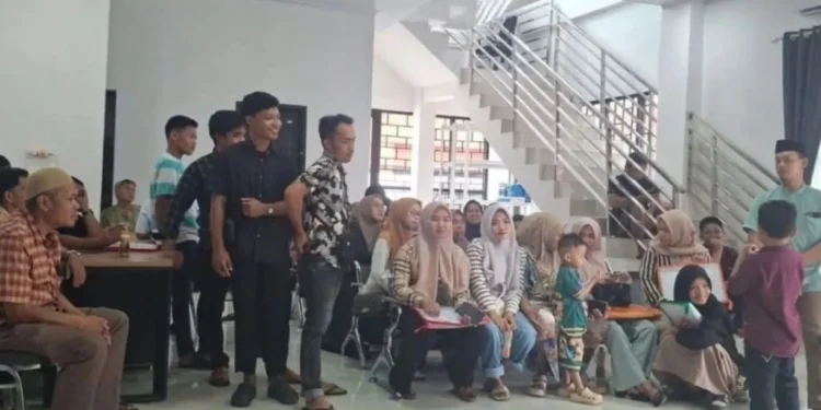 Penjual Es Kelapa Ini Daftarkan 24 Anggota Keluarga untuk Haji