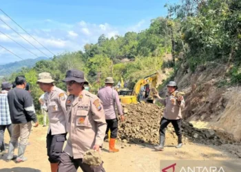 Jalinsum Sipirok-Taput amblas, arus lalu lintas lumpuh total
