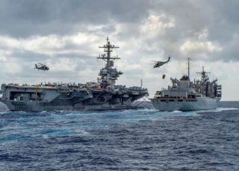 4 Rudal Balistik Iran Hantam Kapal Induk AS USS Abraham Lincoln