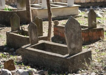 Dilarang Meminta-minta kepada Kuburan dan Menjadikannya Wasilah kepada Allah