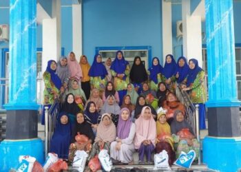 Aisyiyah Suka Damai Bagikan Sembako kepada Dhuafa