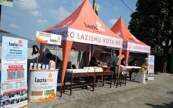 Sekretaris PP Muhammadiyah Nikmati Bakso LazisMu Medan