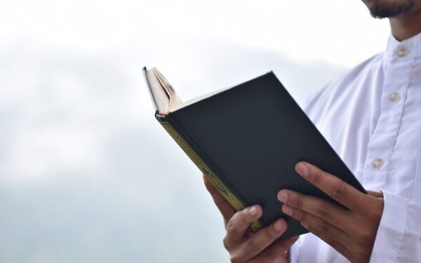 Begini Cara Para Ulama Membaca Buku