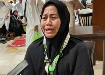 Kisah di Balik Tangis Hartati: Kehilangan Rumah di Aceh, Bertamu ke Rumah Allah