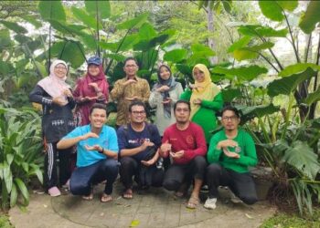 Kolaborasi Empat Prodi, FKIP UHAMKA Peringati Hari Bumi 2026 dengan Aksi Nyata di Greenhouse dan Taman Kampus