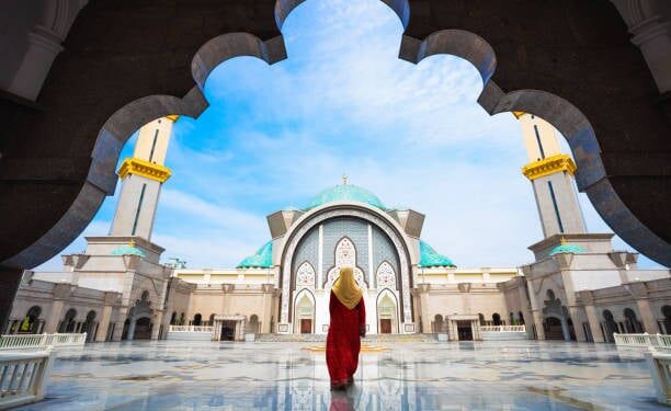 Muslimah Berkarya: Meneladani Perempuan Hebat di Masa Nabi