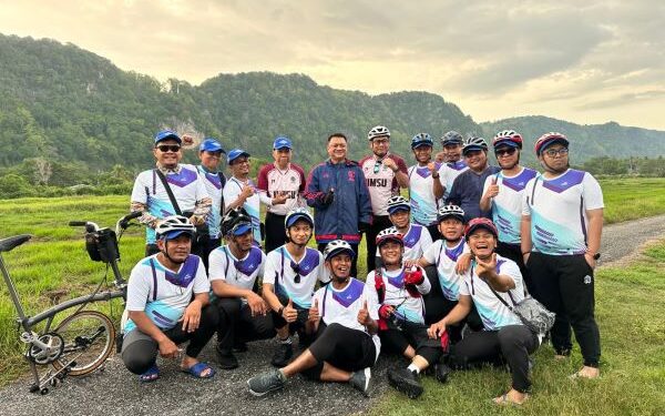 UMSU Bersama Raja Muda Perlis Bersepeda dan Serahkan Bantuan Warga Kurang Mampu