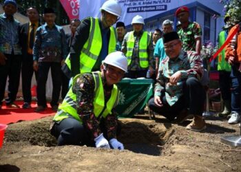 Abdul Mu’ti Resmikan Dua AUM dan Letakkan Batu Pertama Gedung SMK Mutu Gondanglegi