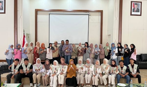 Kurangi Limbah Rumah Tangga, Mahasiswa KKN STIT Muhammadiyah Sibolga Inisiasi Workshop Lilin Aromaterapi