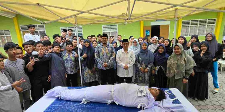 Malam Ibadah serta Muhasabah (Misbah) SMA Muhammadiyah 1 Medan: 52 Siswa Kelas 12 Belajar hingga Praktik Fardu Kifayah